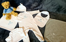 Load image into Gallery viewer, Duluxe Personalised New Baby Hamper