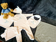 Load image into Gallery viewer, Duluxe Personalised New Baby Hamper