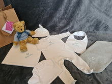 Load image into Gallery viewer, Duluxe Personalised New Baby Hamper