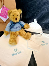 Load image into Gallery viewer, Duluxe Personalised New Baby Hamper