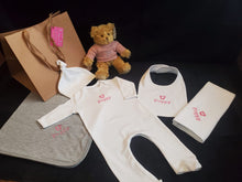 Load image into Gallery viewer, Duluxe Personalised New Baby Hamper