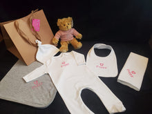 Load image into Gallery viewer, Duluxe Personalised New Baby Hamper